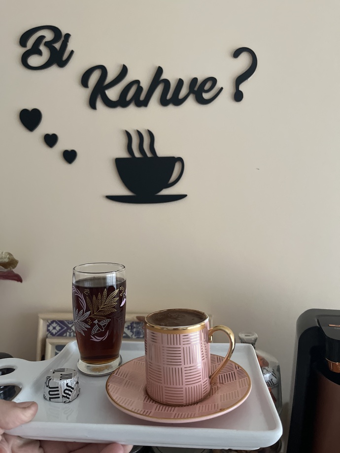 Sabahları hangisini tercih edersiniz çay mı, kahve mi?