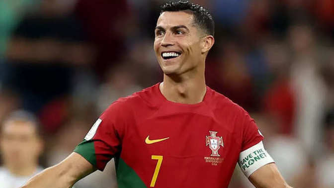 Cristiano Ronaldo yakışıklı mı?