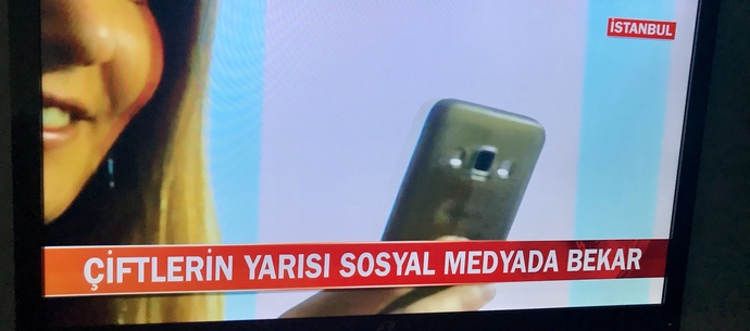 Sen sosyal medyada bekar mısın, evli mi?