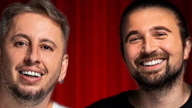 Biraz da gülelim 🤩 "Günümü şenlendiriyor" dediğin talk show hangisi?