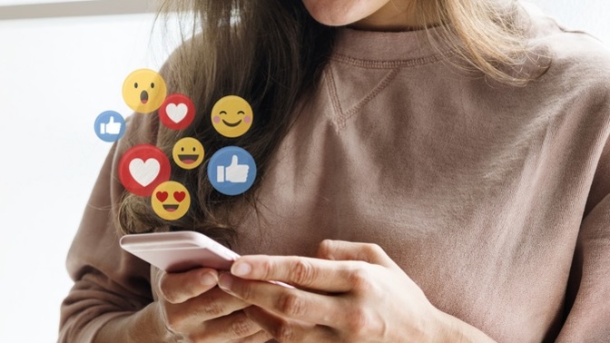 Random mu yoksa emoji atılmasını mı daha samimi buluyorsunuz?