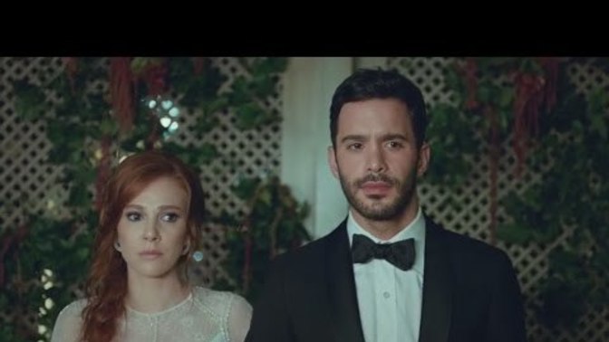 Hala izlediğiniz bir romantik komedi dizisi var mı?