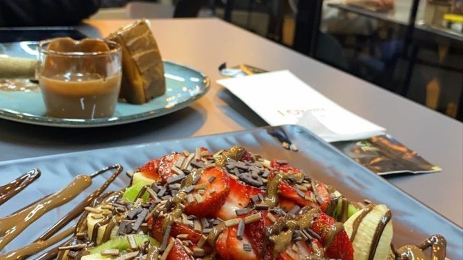 Evde waffle yapmak mı yoksa dışarıda yemesi mi güzel?