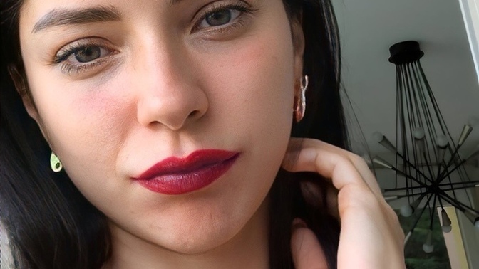 Merve Boluğur beğeniyormusunuz sizcede biraz değişik değil mi?