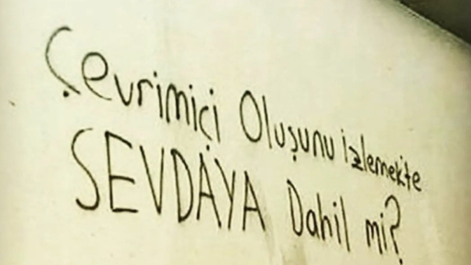 Çevrimiçi oluşunu izlemekte sevdaya dahil mi acaba 😄?