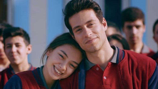 Çocukluk aşkım şu an ki sevgilim ve iki yıllık arkadaşım arasında kaldım ne yapmalıyım?