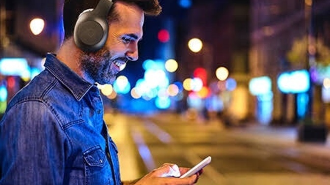 Dışarıda kulak üstü kulaklık kullanır mısın?