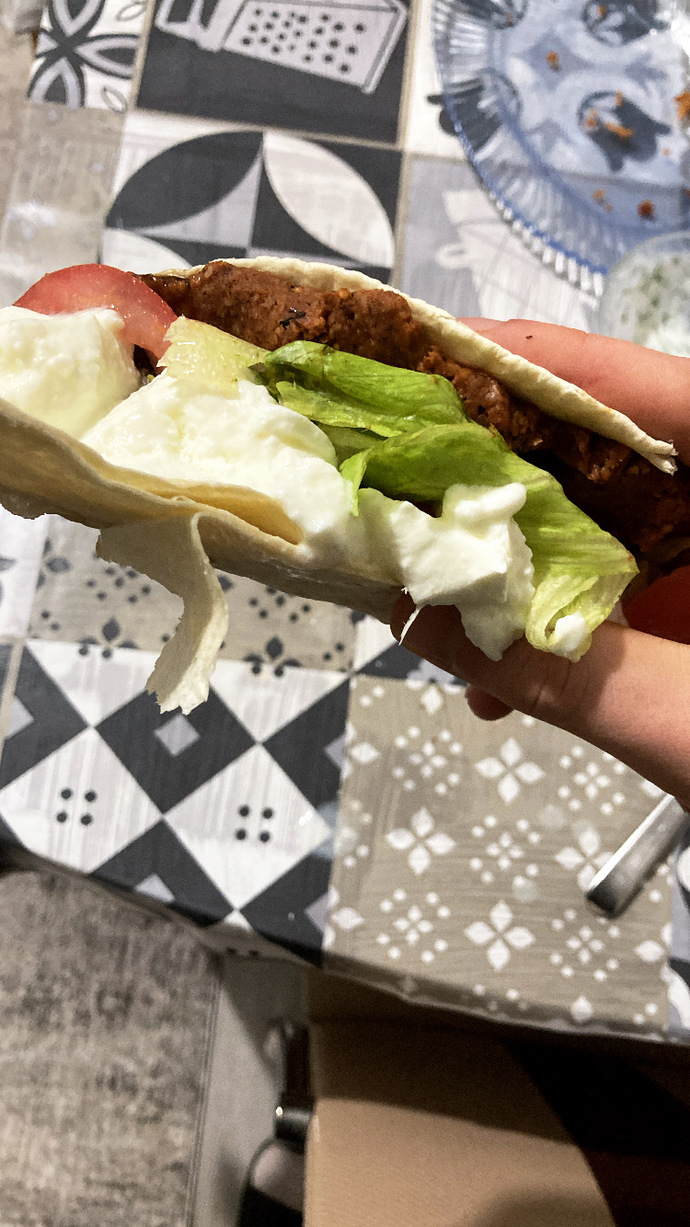 Çiğ köfteye yoğurt koyulur mu?