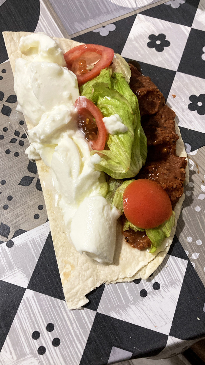 Çiğ köfteye yoğurt koyulur mu?