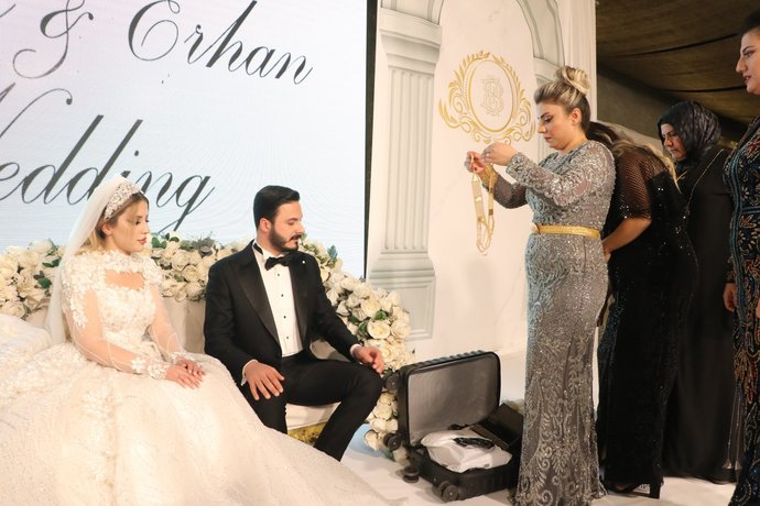 Şanlıurfada bir aşiret düğününde geline 8 kiloluk altın takılmış! Aşiretler nasıl bu kadar zengin oluyor?