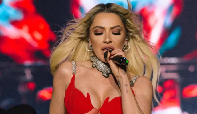 #Hadise, yaptığı paylaşımda bebeleri pistten alalım dedi. #EceSeçkinden yanıt gecikmedi! Sizce mekanın sahibi Hadise mi, Ece mi?