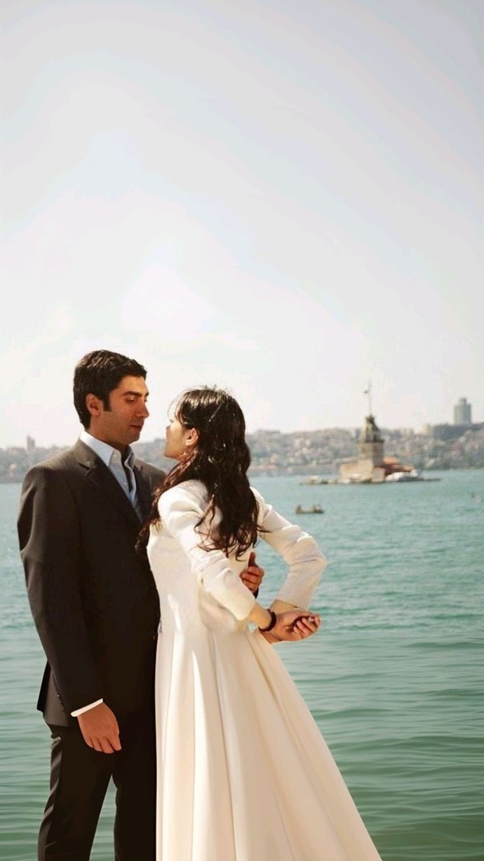 Ünlü oyunculardan birisi ile evlenebilseydiniz kim ile evlenirdiniz?