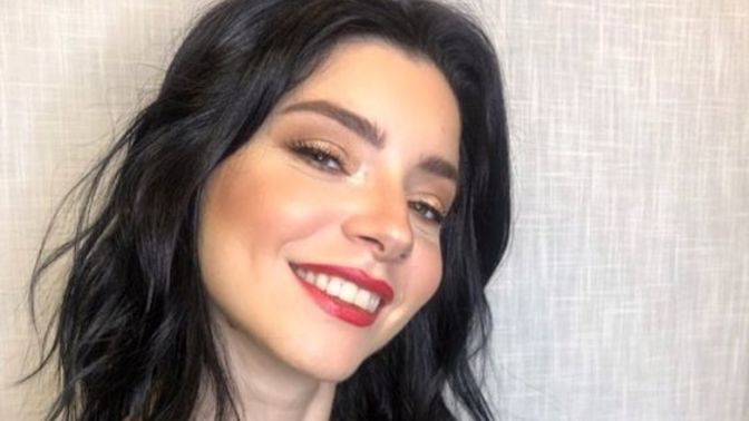 Kırmızı renk daha çok hangi tene yakışır?