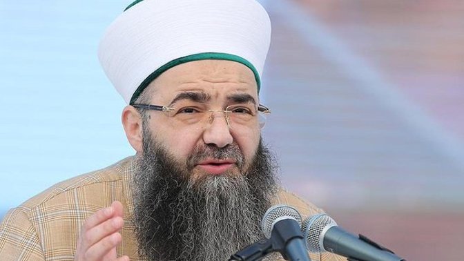 Cübbeli Ahmet: "Araplar faziletli bir millettir. Arapları sevmek imandır, sevmemek kafirliktir." Ne düşünüyorsunuz?