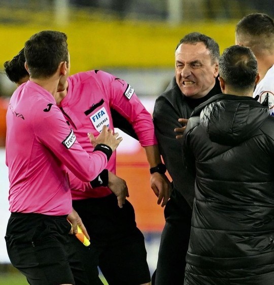 Halil Umut Melere atılan yumruk?