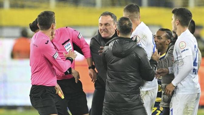 Halil Umut Meler'e yapılan saldırısı sonrasında TFF, tüm liglerdeki maçları süresiz olarak erteledi. Sizce karar doğru mu?