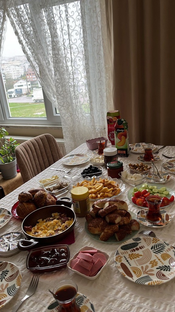 Herkese günaydın kahvaltılar yapıldı mı?