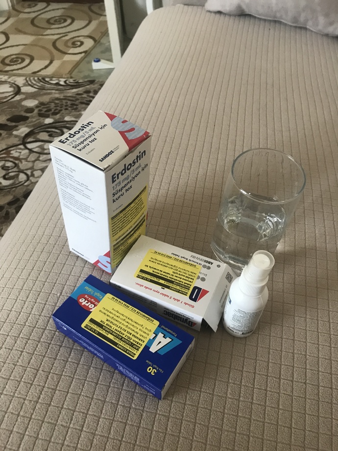 Arkadaşlar. ilaçlarıma bakın. içim dişim ilaç oldu?