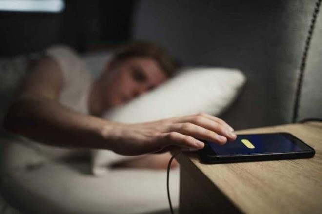 Telefonunuzu gündüz mü, gece yatarken mi şarj ediyorsunuz?