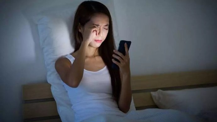 Telefonunuzu gündüz mü, gece yatarken mi şarj ediyorsunuz?