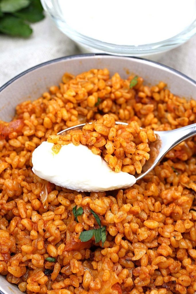 Bulgur pilavının en güzel eşlikçisi yoğurttur net
