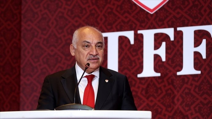 Türkiyedeki futbol ligleri 19 Aralık Salı günü tekrar başlıyor! Ertelenmesi saçma mıydı?