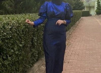 Kuzenimin mevlütlü düğünü var, kalabalık olacak. Hangisini giyeyim?