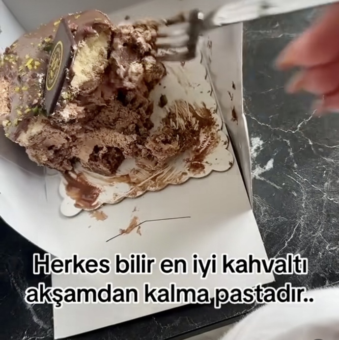 Kahvaltıda pasta yenir mi?
