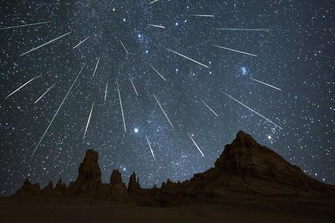 Geminid Meteor Yağmuru bu gece Türkiyenin her yerinden izlenebilecekmiş! Gökyüzünü izlemeyi seviyor musunuz?