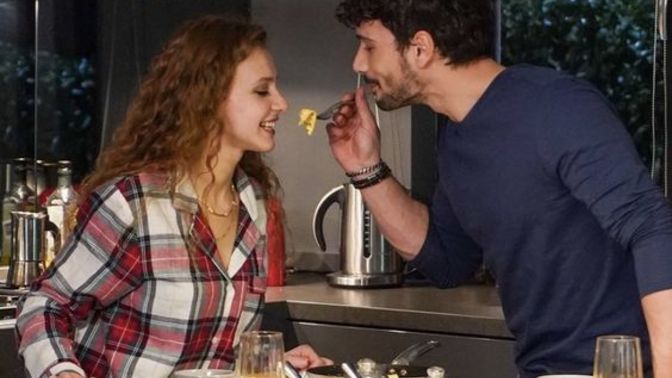 Ben 20, sevgilim 32 yaşında ama anlaşabiliyoruz. Yaş farkı çok mu fazla?