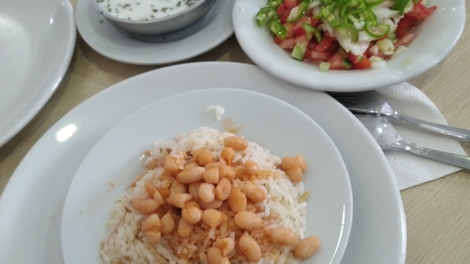 Şu esnaf lokantalarındaki samimiyeti lezzeti bir tek ben mi seviyorum acaba?