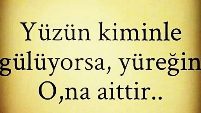 Yüzün kiminle gülüyor?