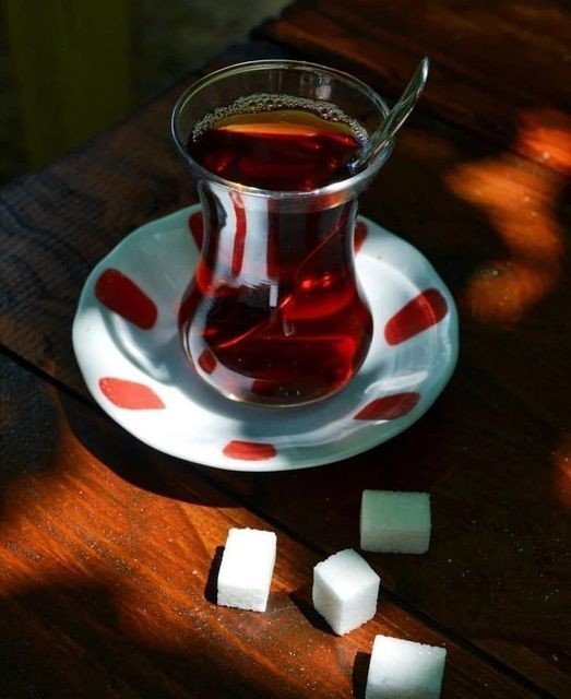 Çaya şeker atar mısınız?