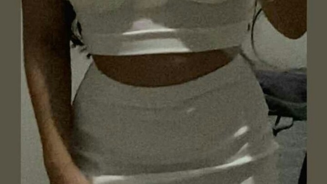 Akşam için bu beyaz elbise uygun mu?