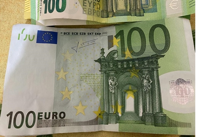 300 euro banknotum var, cebimde yıkandı fakat yıpranmadı. Geçerli midir?