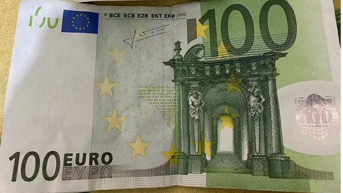 300 euro banknotum var, cebimde yıkandı fakat yıpranmadı. Geçerli midir?
