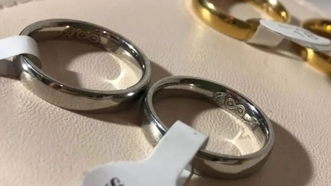 Sevgililer için böyle yüzükler iyi mi?