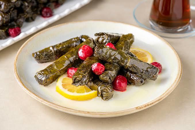 Vişneli yaprak sarma sever misiniz, denediniz mi?