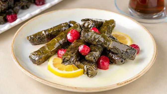 Vişneli yaprak sarma sever misiniz, denediniz mi?