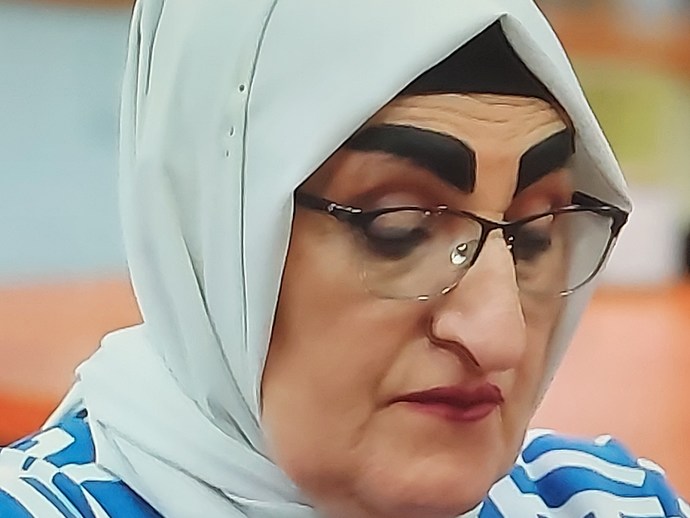 Kızlar makyaj yaparken ölçüyü kaçırdığınız oluyor mu?