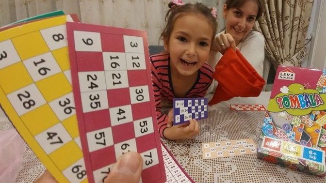 Yılbaşında evde kalıp aile ve akrabalar ile eğlenmek mi, dışarıda arkadaşlarla takılmak mı?