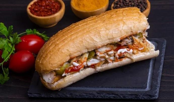 Döner ekmek arası mı pilav eşliğinde mi güzel oluyor?