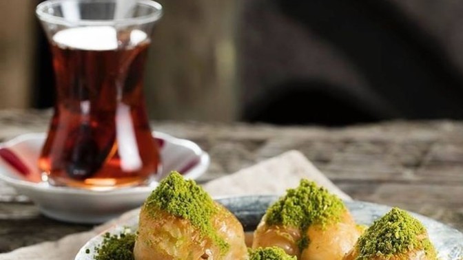 Şerbetli tatlıların yanına en iyi çay mı gider yoksa kahve mi?