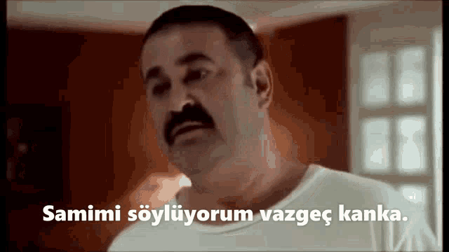 Sevgilimle seks sırasında kırbaç kullanıyoruz, ben de zevk alıyorum ama sonrasında üstüne oturamıyorum? Söylemeli miyim?