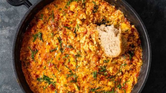Menemen yumurtalı mı olur yumurtasız mı?