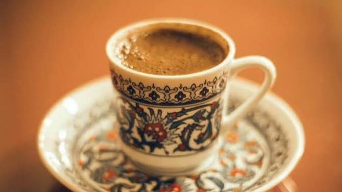 Türk kahvesinin yanında lokum mu, çikolata mı daha çok tercih edersiniz?