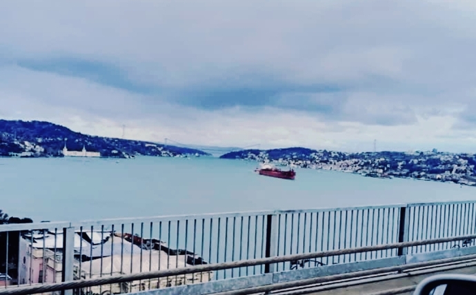 iyisin, hoşsun, bir yokuşsun, harbiden baya bi boşsun.. 😏