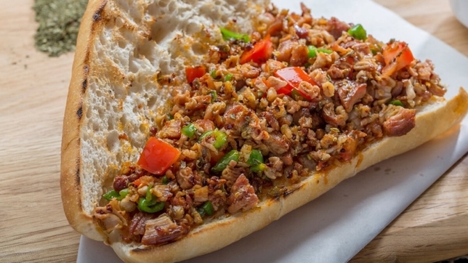 Kokoreç mi, kokoretsi mi? Sizce kokoreç kime ait?