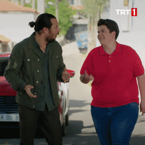 Araba sürerken tanıdık görünce üstüne sürdüğünüz oldu mu hiç?