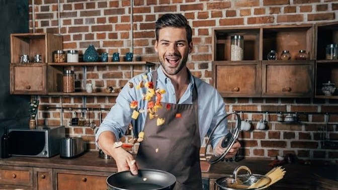 Sizce de yemek yapan erkekler çok çekici değiller mi?